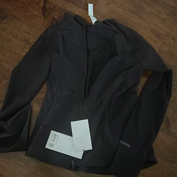 Lululemon jacket - Picture 9 of 10